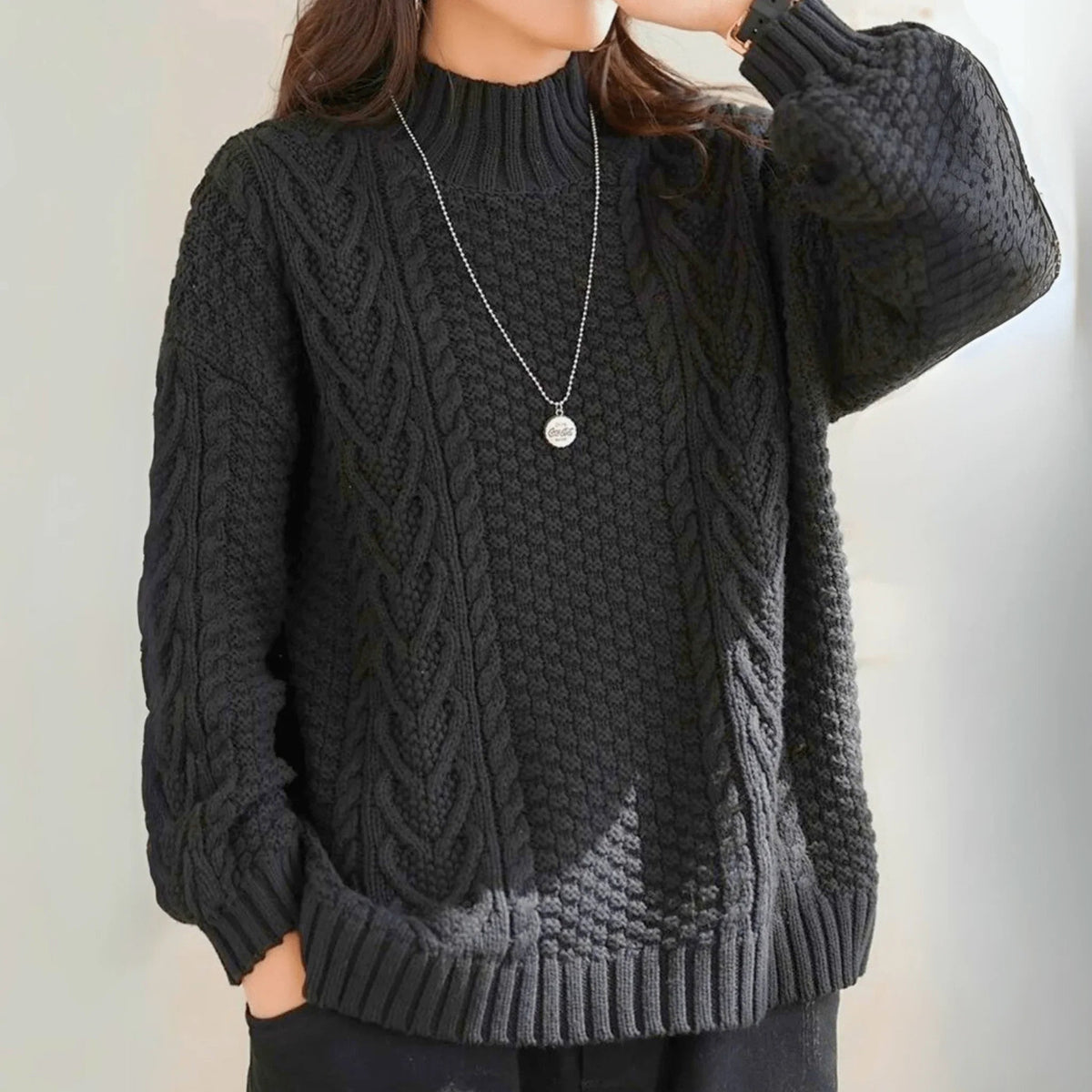 Pullover Damen schwarz lässiger Schnitt mit Stehkragen - 7 - Atelier-Zofia