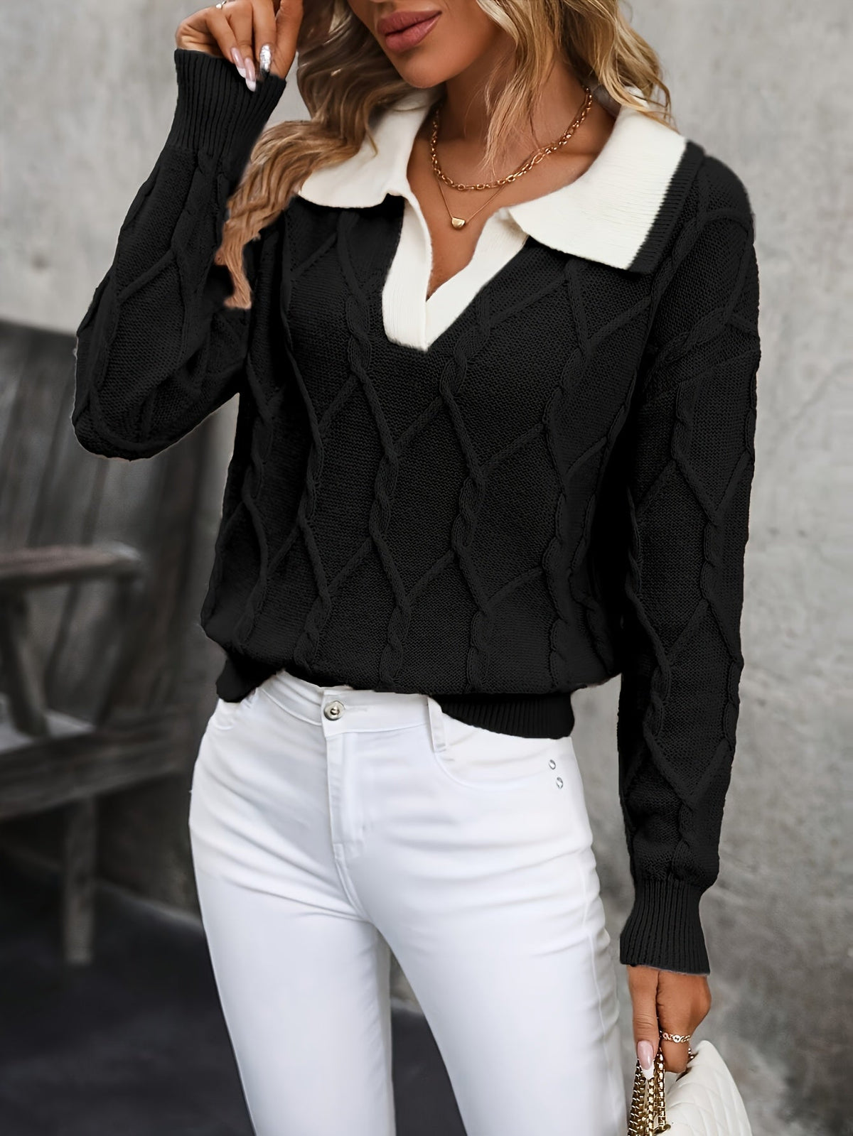 Pullover Damen schwarz figurbetont mit V-Ausschnitt und Kragen - 1 - Atelier-Zofia
