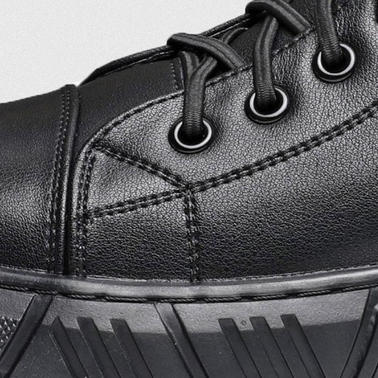 Boots Damen schwarz hoch mit Schnürung und seitlichem Riemen - 14 - Atelier-Zofia