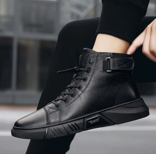 Boots Damen schwarz hoch mit Schnürung und seitlichem Riemen - 16 - Atelier-Zofia
