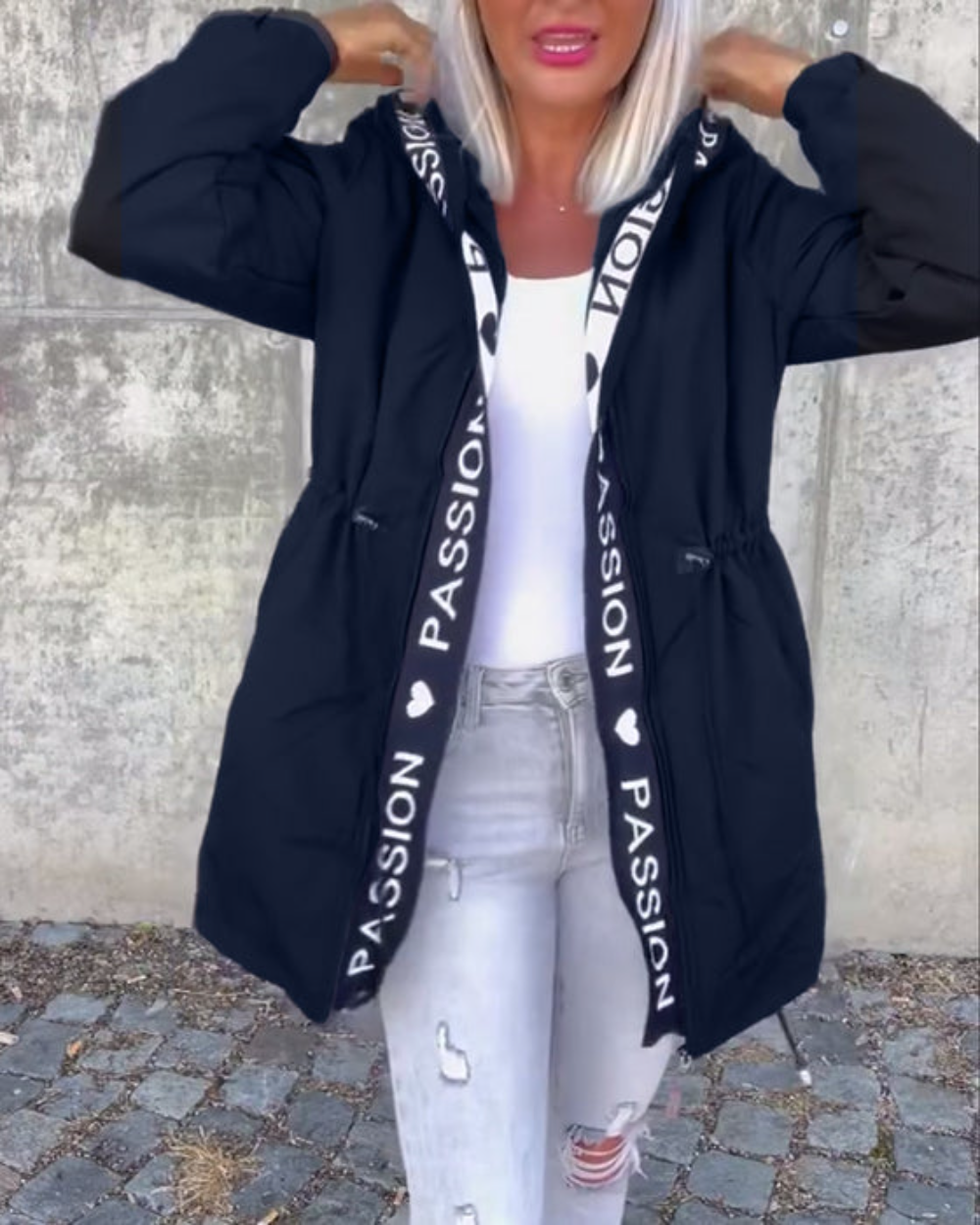 Damen Jacke schwarz tailliert mit Kapuze und Kordelzug - 9 - Atelier-Zofia