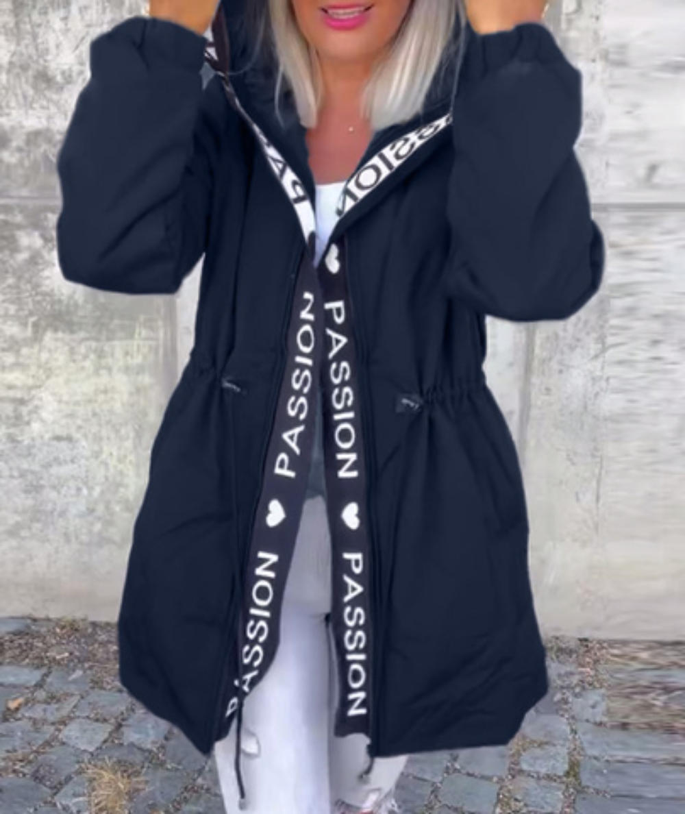 Damen Jacke schwarz tailliert mit Kapuze und Kordelzug - 10 - Atelier-Zofia