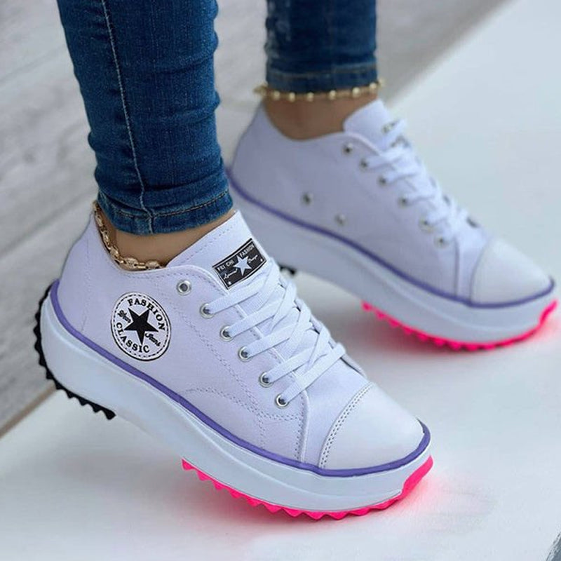 Sneakers Damen weiß mit markanter Sohle und LED-Licht - 1 - Atelier-Zofia