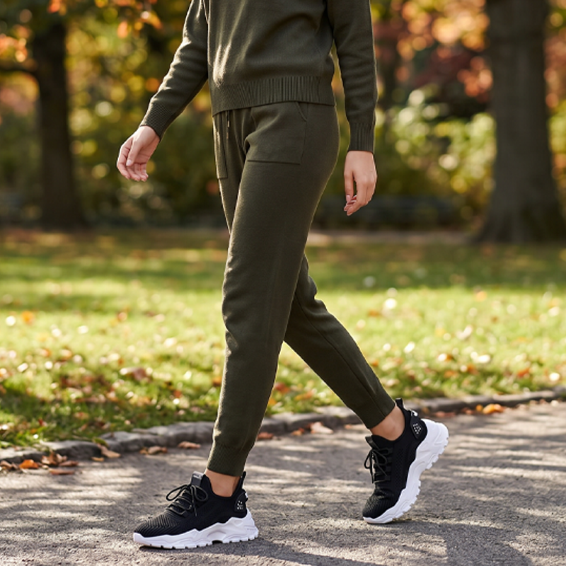 Sneakers Damen schwarz mit bequemer Passform und sportlichem Design - 1 - Atelier-Zofia