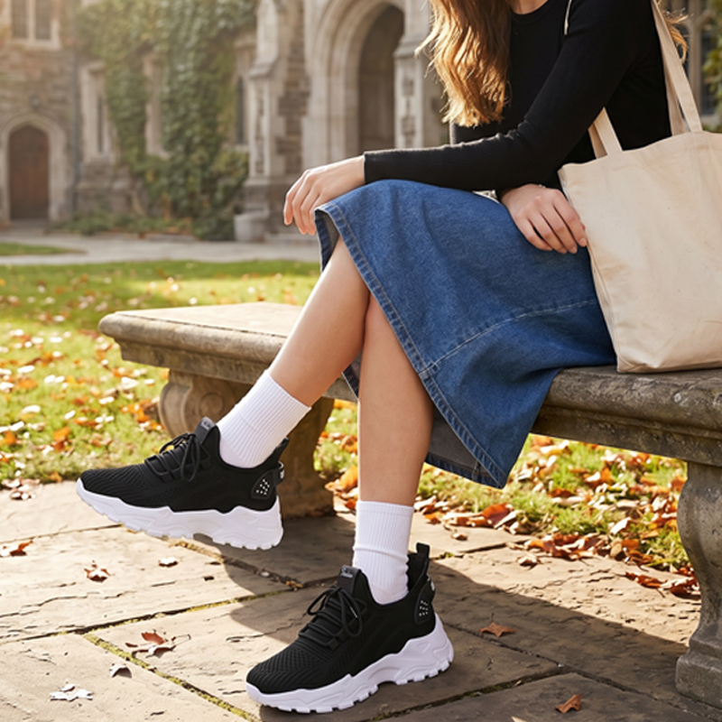 Sneakers Damen schwarz mit bequemer Passform und sportlichem Design - 3 - Atelier-Zofia