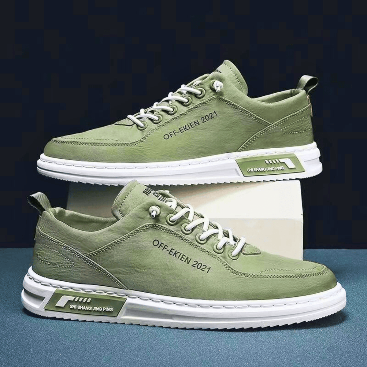 Sneakers Herren schwarz lässig mit Schnürung und kontrastierenden Details - 1 - Atelier-Zofia