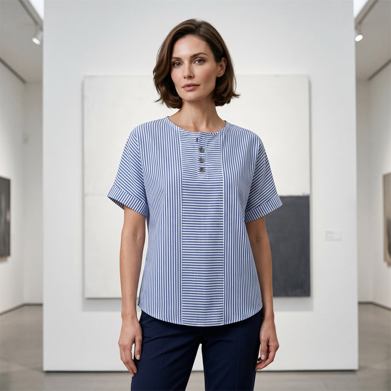 Bluse Damen blau gestreift mit Knopfverschluss und kurzen Ärmeln - 1 - Atelier-Zofia