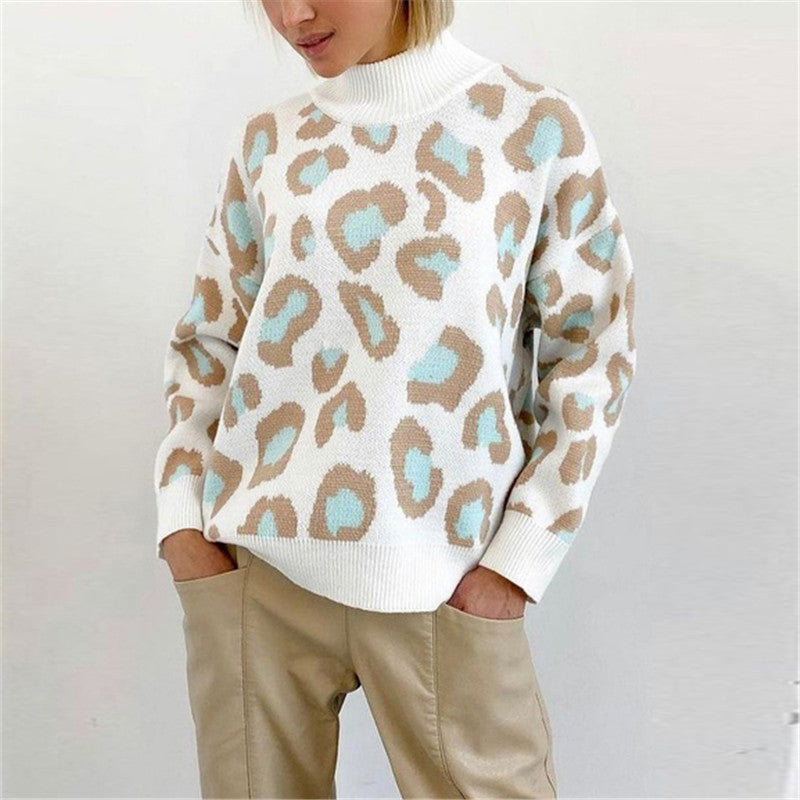 Pullover Damen weiß mit Leopardenmuster und hohem Kragen - 2 - Atelier-Zofia