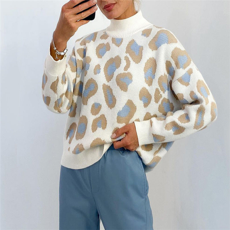 Pullover Damen weiß mit Leopardenmuster und hohem Kragen - 3 - Atelier-Zofia
