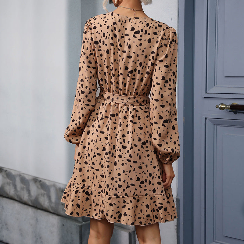 Kleid Damen beige figurbetont mit V-Ausschnitt und langen Ärmeln - 4 - Atelier-Zofia