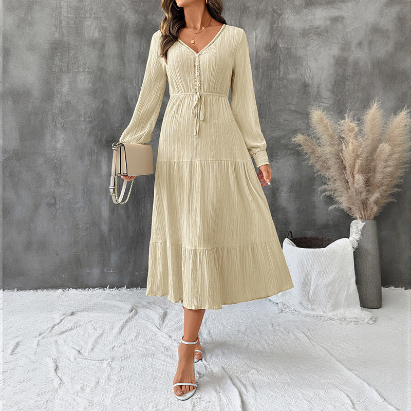 Maxikleid Damen beige tailliert mit V-Ausschnitt und langen Ärmeln - 1 - Atelier-Zofia