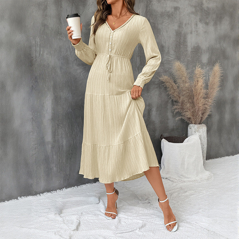 Maxikleid Damen beige tailliert mit V-Ausschnitt und langen Ärmeln - 2 - Atelier-Zofia