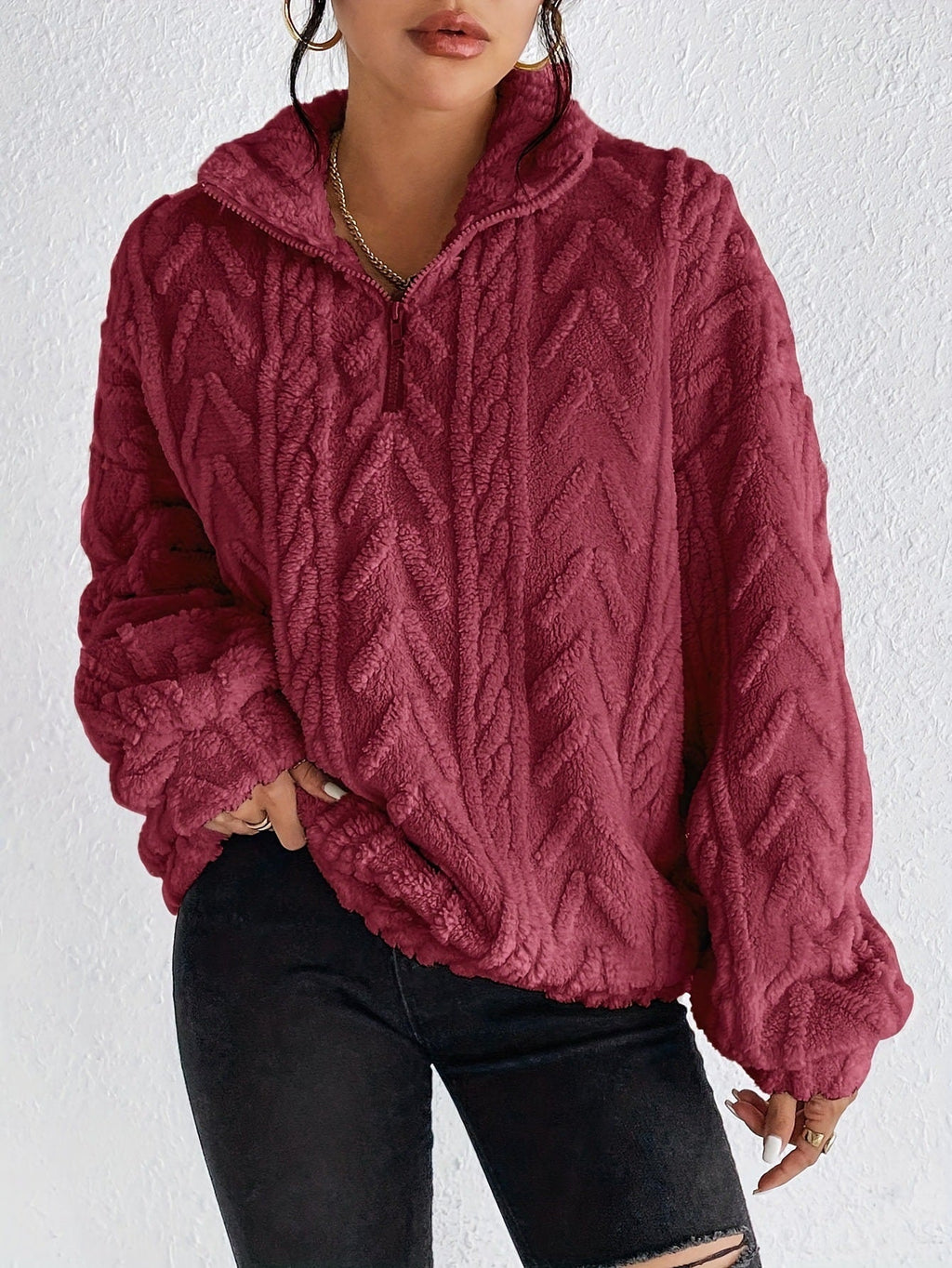 Pullover Damen beige mit hohem Kragen und Zopfstruktur - 9 - Atelier-Zofia
