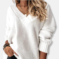 Pullover Damen weiß figurbetont mit V-Ausschnitt und langen Ärmeln - 1 - Atelier-Zofia