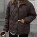 Damenjacke braun tailliert mit Steppdesign und praktischen Taschen - 1 - Atelier-Zofia