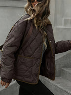Damenjacke braun tailliert mit Steppdesign und praktischen Taschen - 4 - Atelier-Zofia