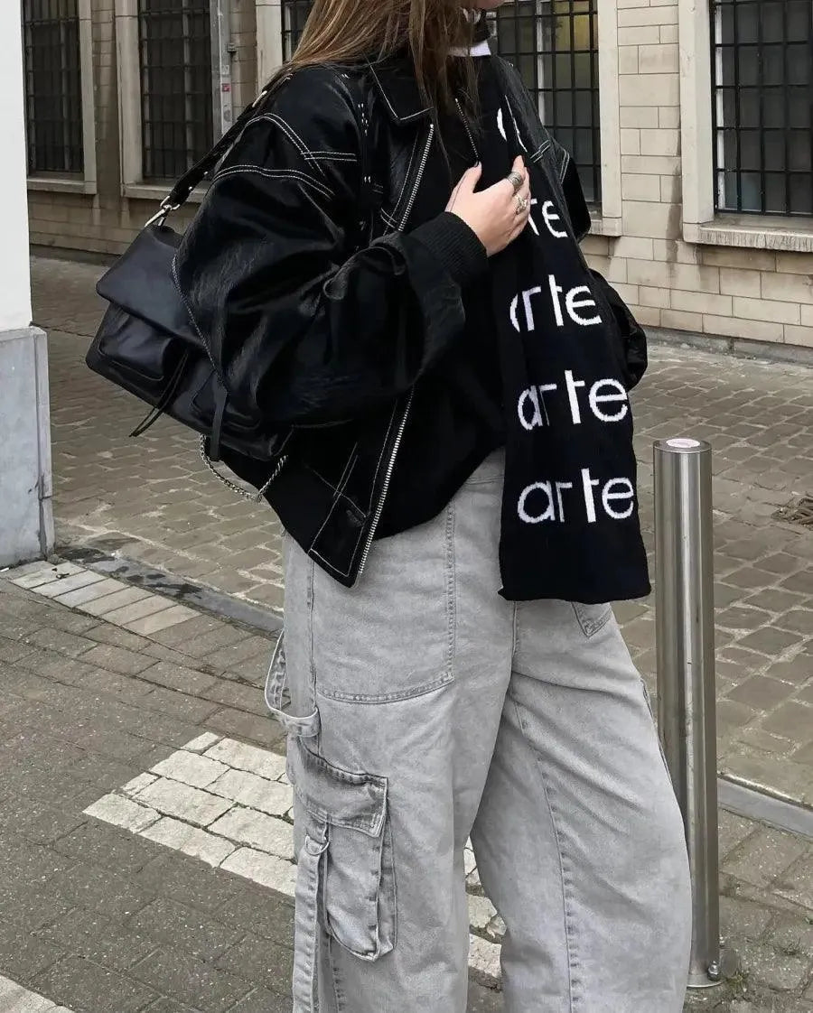 Jacke Damen schwarz oversized mit Reißverschluss und auffälligen Nähten - 5 - Atelier-Zofia