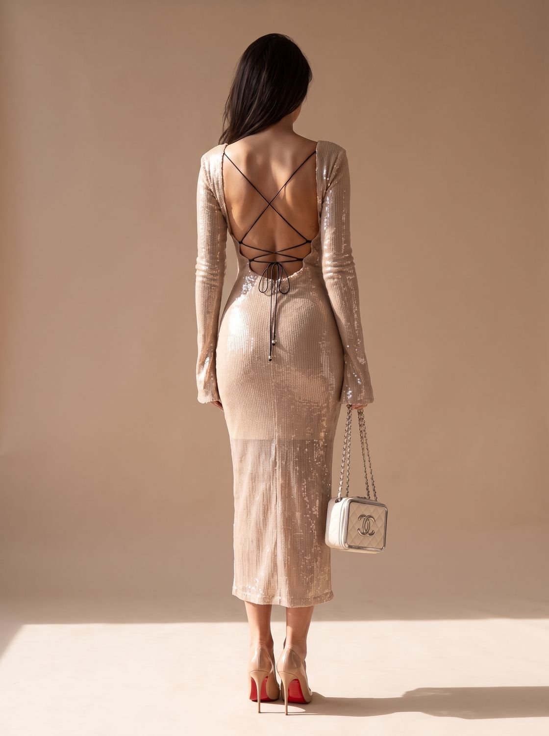 Kleid Damen beige figurbetont mit V-Ausschnitt und langen Ärmeln - 8 - Atelier-Zofia