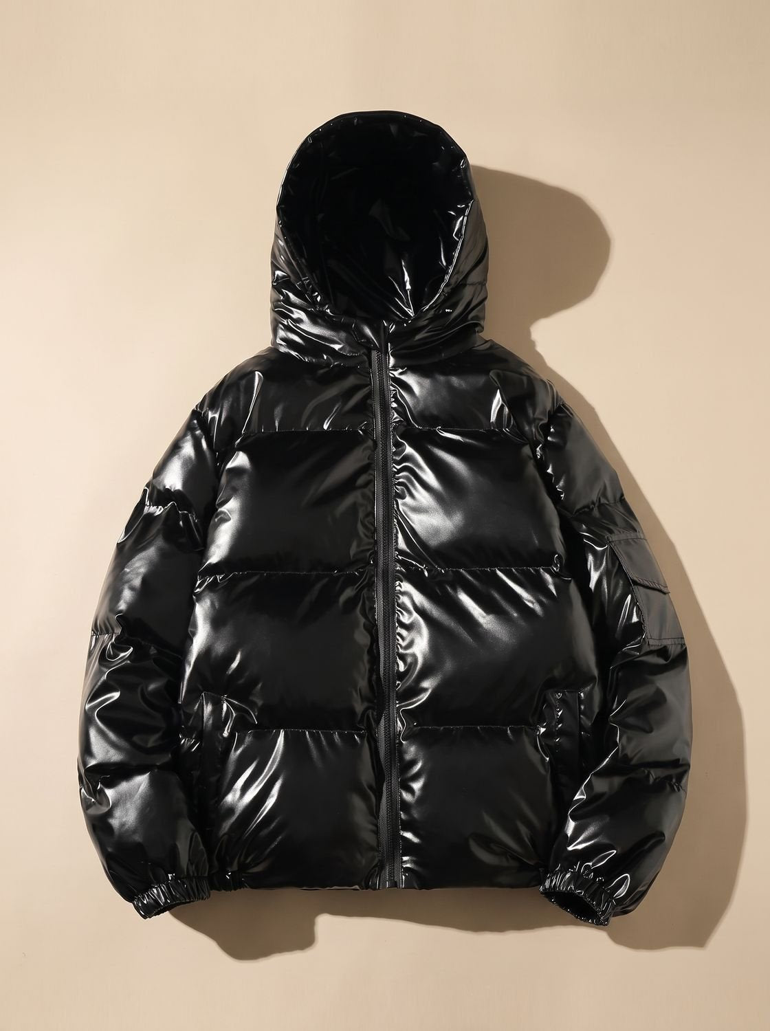 Damenjacke schwarz tailliert mit Kapuze und glänzendem Finish - 1 - Atelier-Zofia
