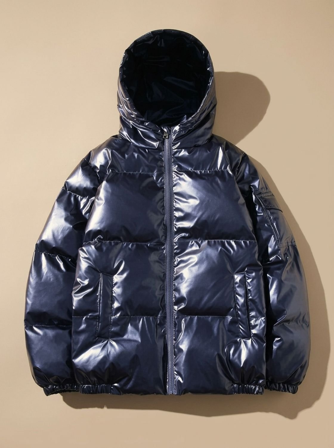 Damenjacke schwarz tailliert mit Kapuze und glänzendem Finish - 3 - Atelier-Zofia