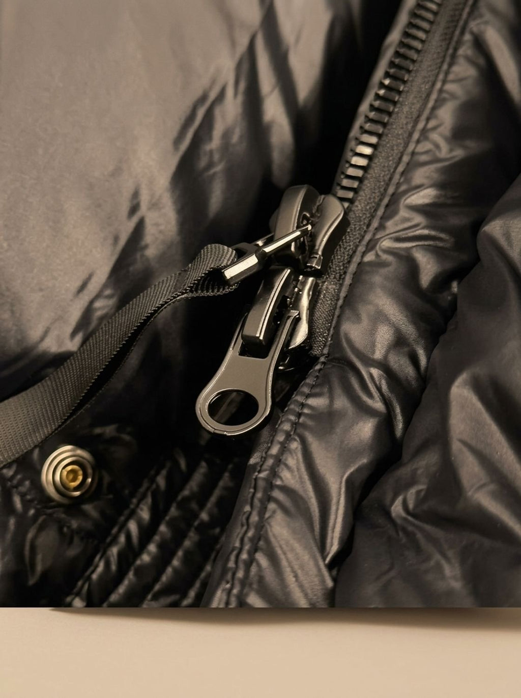 Steppmantel Damen schwarz langärmlig mit Kapuze - 7 - Atelier-Zofia