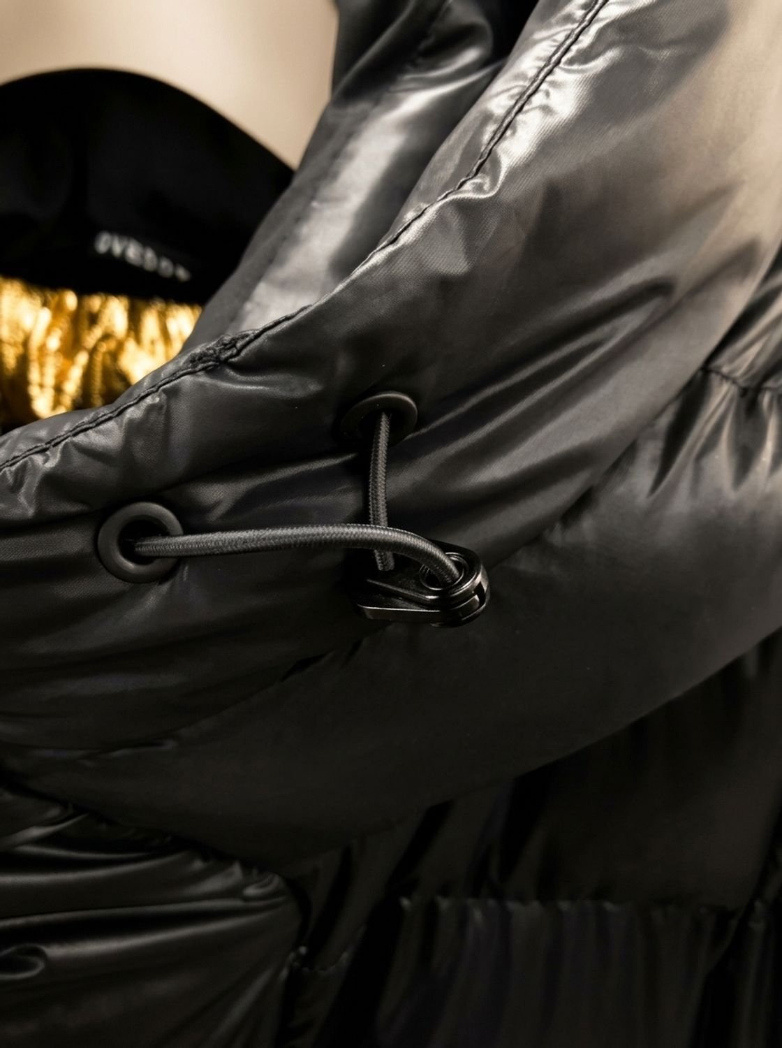 Steppmantel Damen schwarz langärmlig mit Kapuze - 8 - Atelier-Zofia