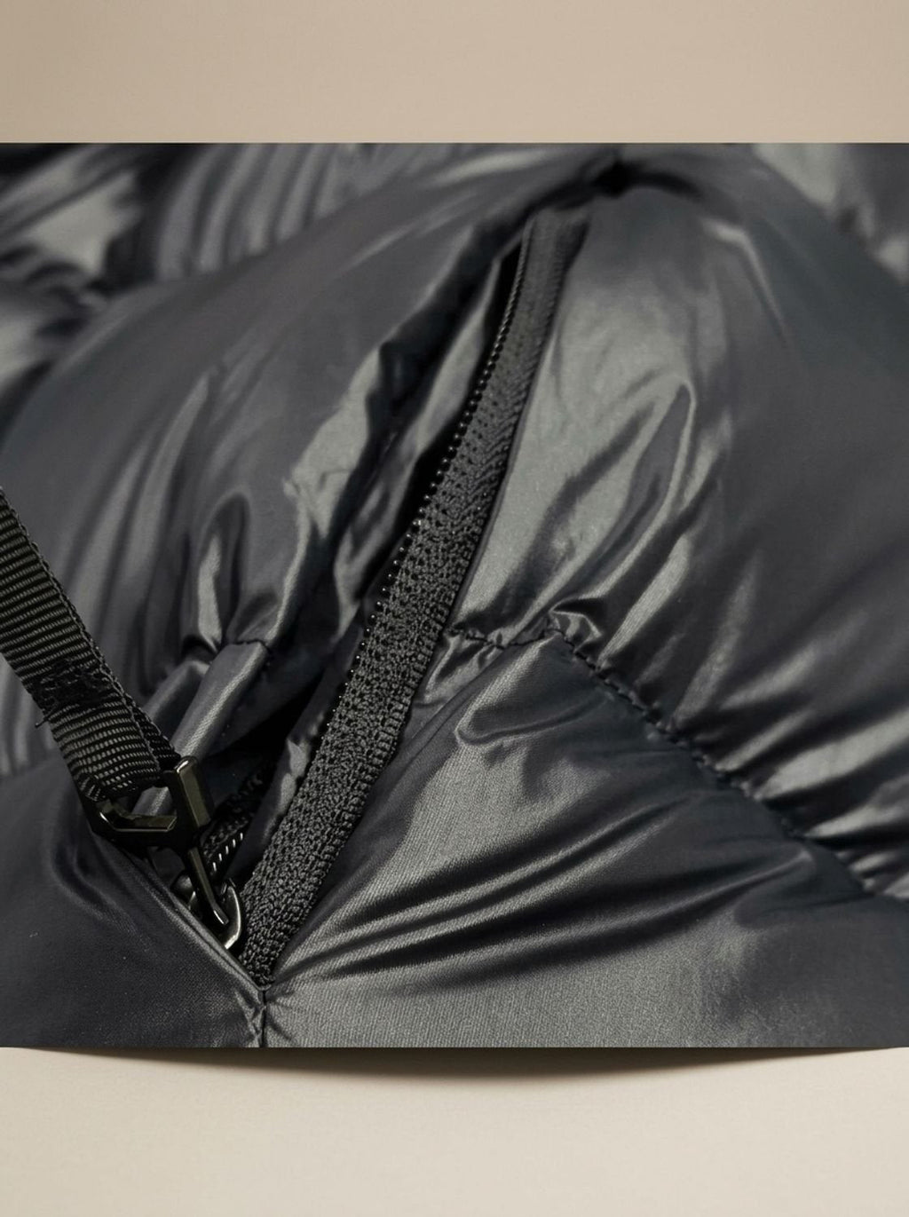 Steppmantel Damen schwarz langärmlig mit Kapuze - 9 - Atelier-Zofia
