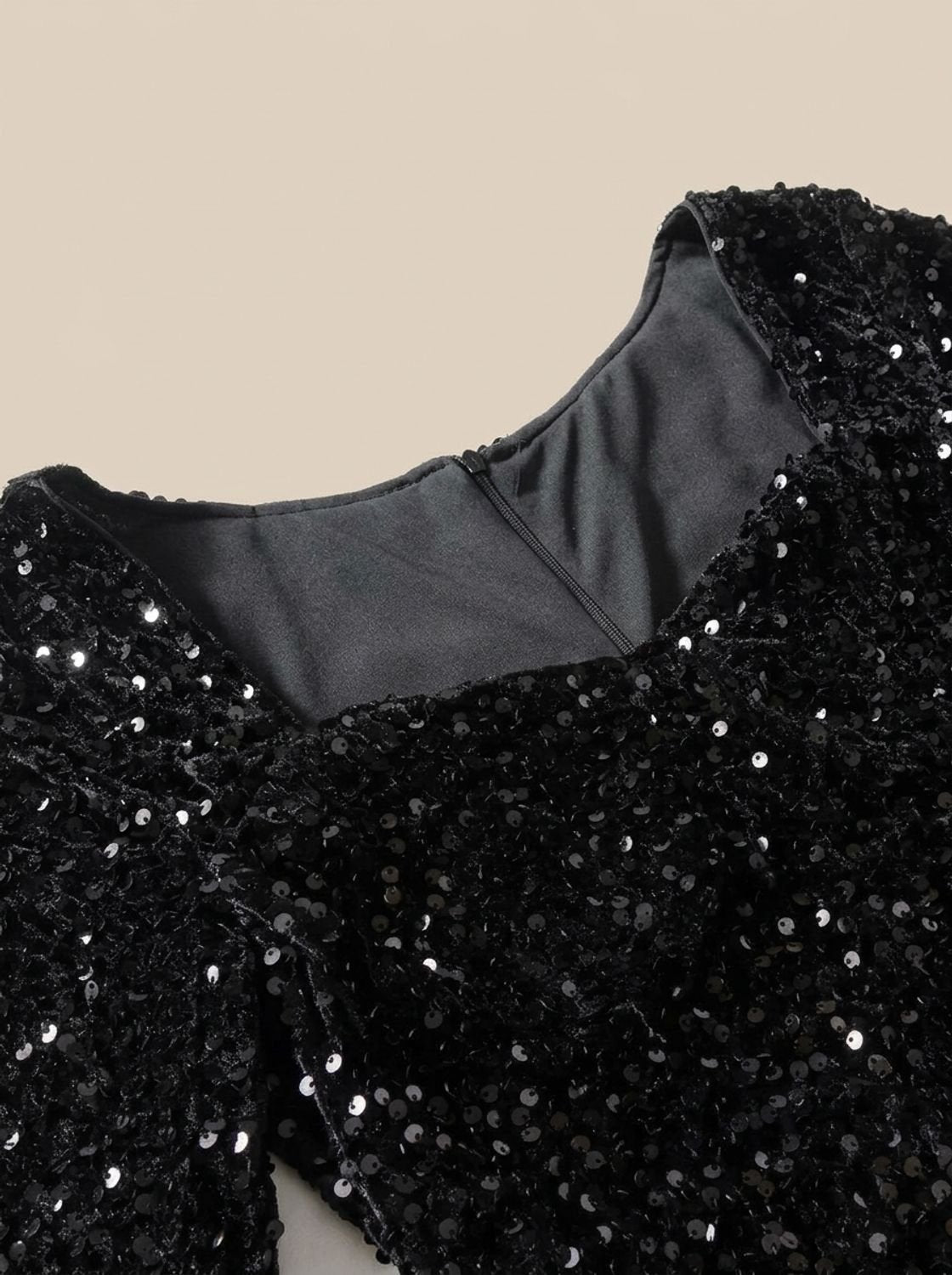 Mini Kleid Damen schwarz figurbetont mit langen Ärmeln und Pailletten - 6 - Atelier-Zofia