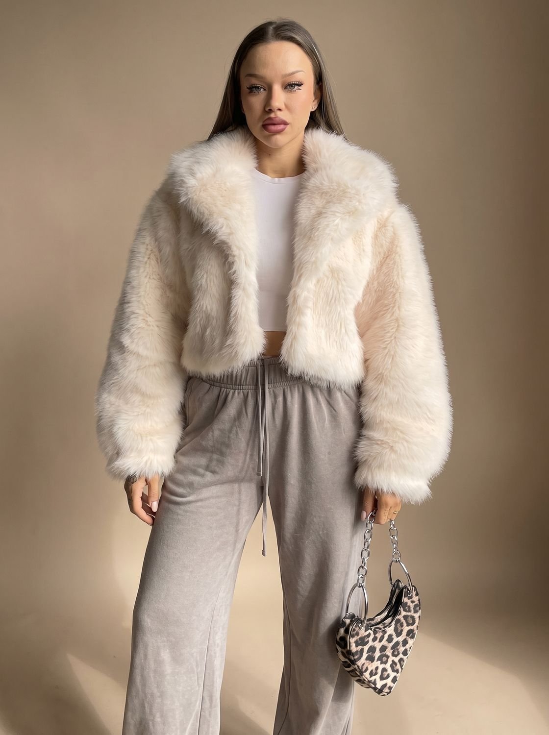Damen Jacke mit voluminösen Ärmeln und offener Front für modische Looks - 1 - Atelier-Zofia