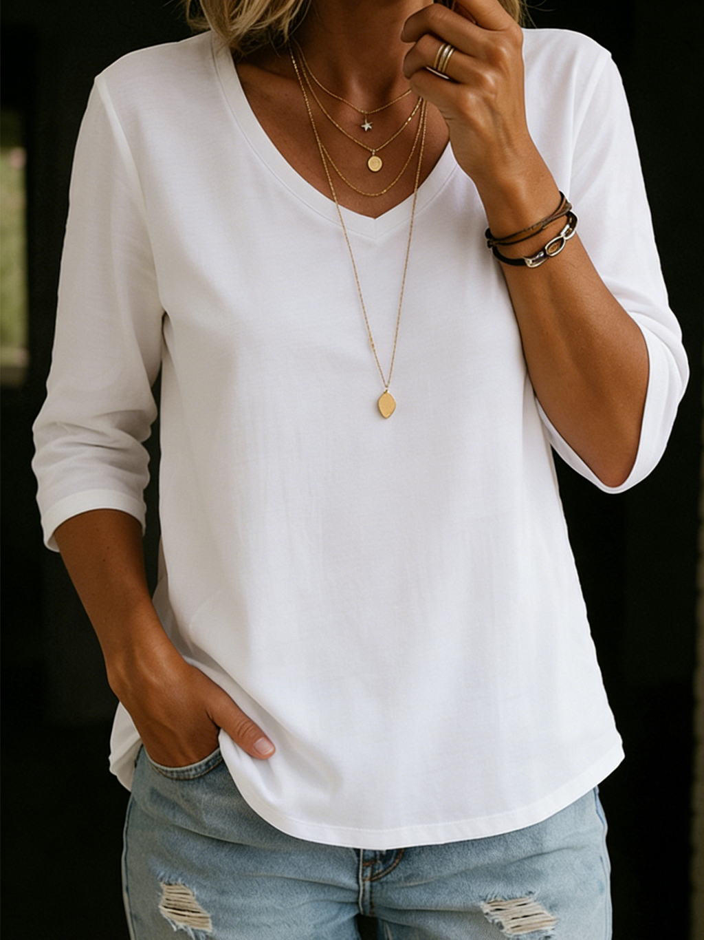 T-Shirt Damen mit V-Ausschnitt und halblangen Ärmeln – lässiger Schnitt - 2 - Atelier-Zofia