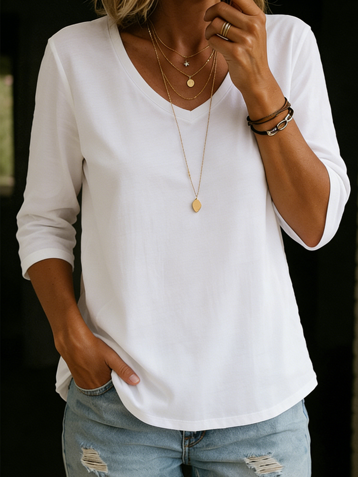 T-Shirt Damen mit V-Ausschnitt und halblangen Ärmeln – lässiger Schnitt - 2 - Atelier-Zofia