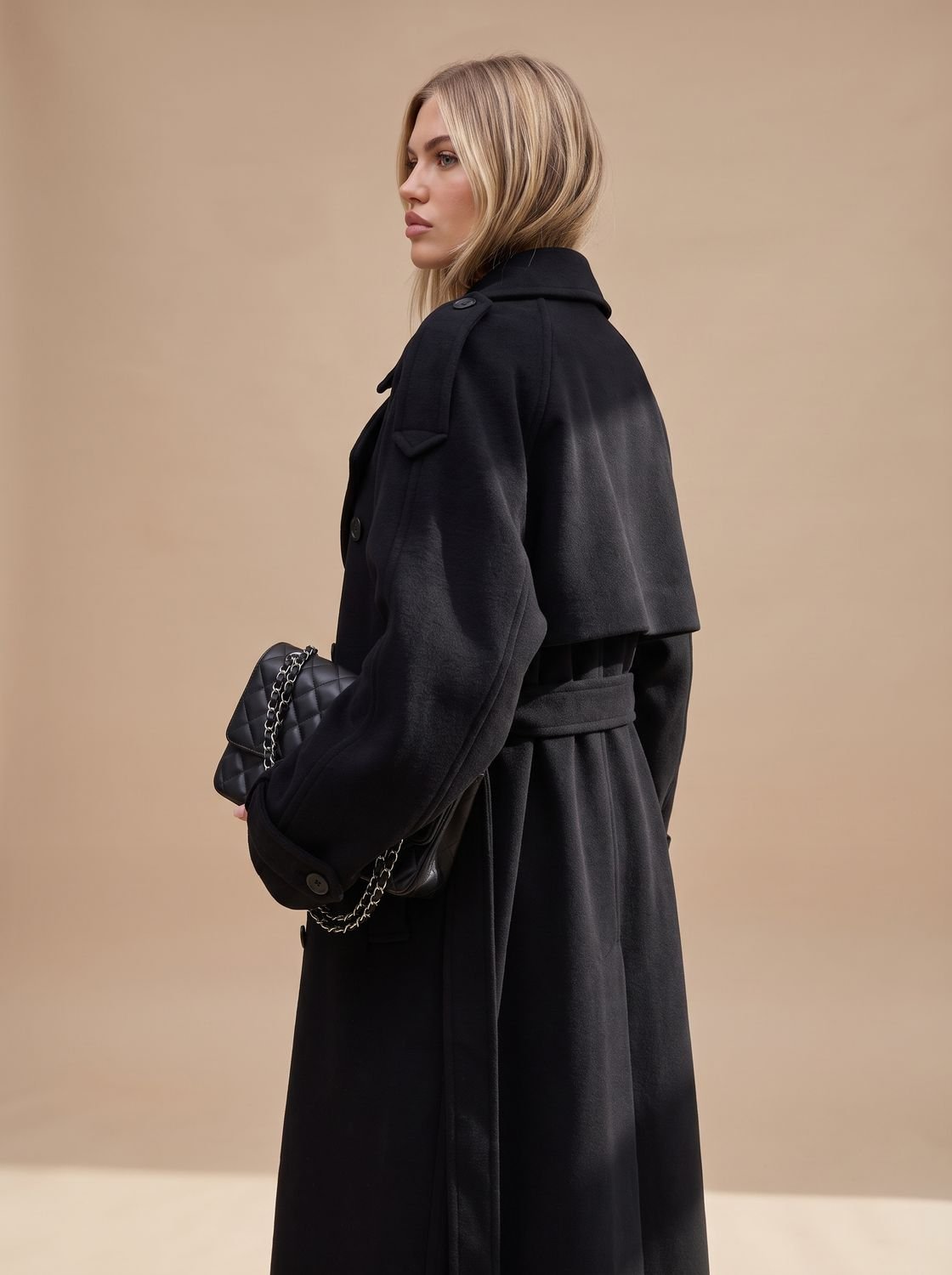 Trench Coat Damen schwarz mit Gürtel und lockerer Passform - 5 - Atelier-Zofia