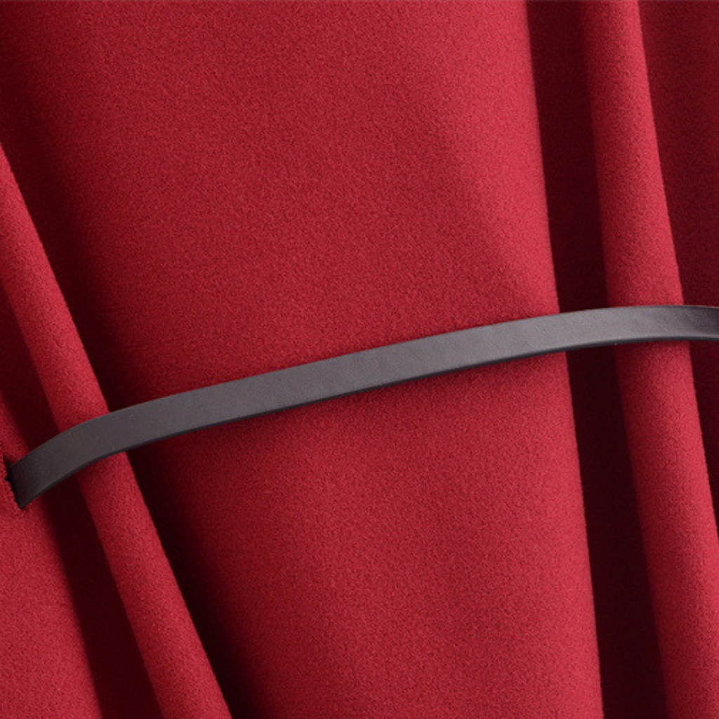 Mantel Damen rot tailliert mit Gürtel und Knopfdetails - 5 - Atelier-Zofia