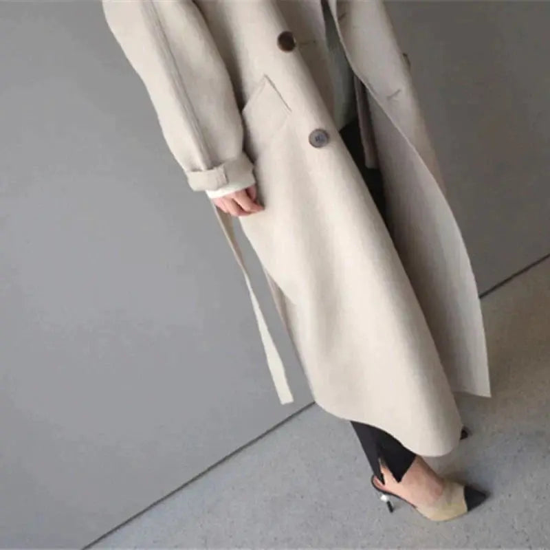 Mantel Damen beige tailliert mit Gürtel und Taschen - 2 - Atelier-Zofia