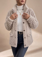 Jacke Damen beige mit Knopfdesign und praktischen Taschen - 5 - Atelier-Zofia
