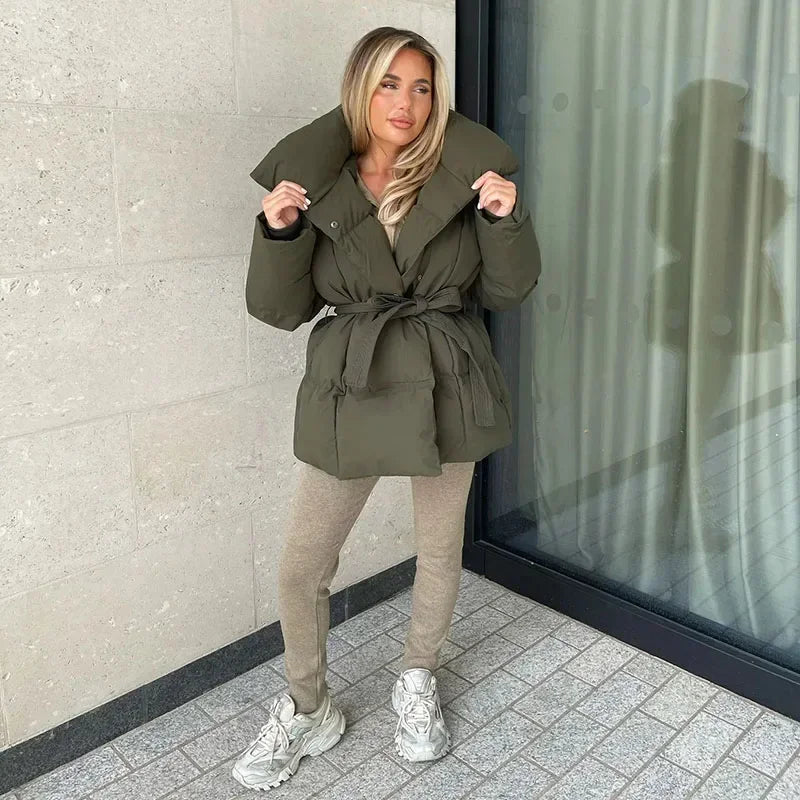 Damenjacke schwarz tailliert mit breitem Kragen und Gürtel - 4 - Atelier-Zofia