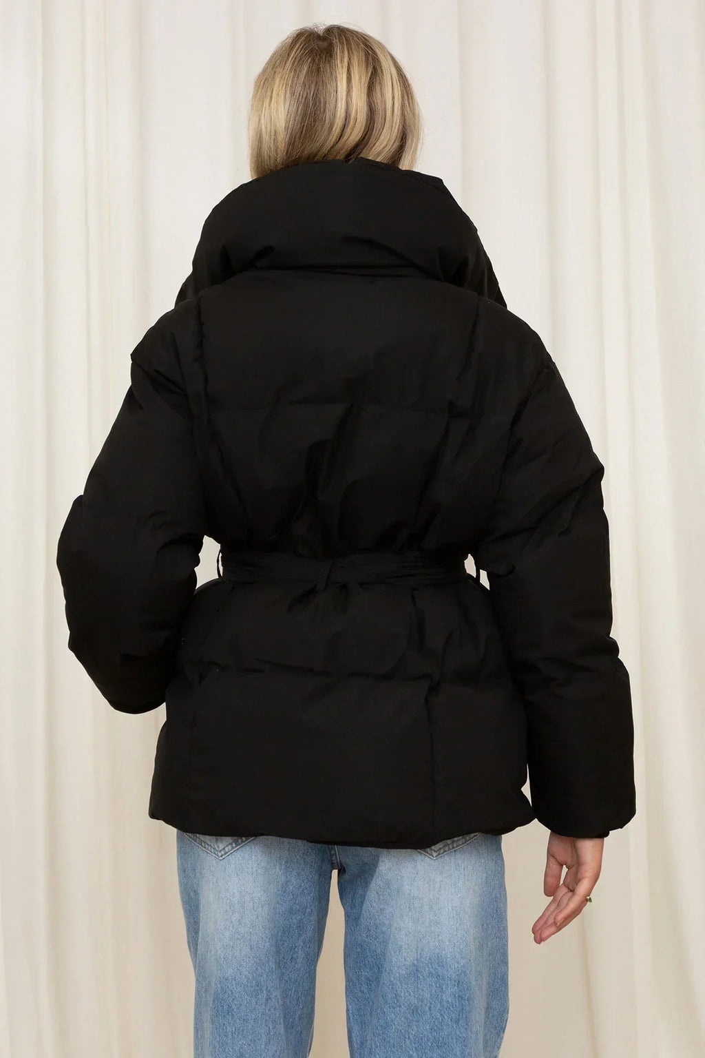 Damenjacke schwarz tailliert mit breitem Kragen und Gürtel - 6 - Atelier-Zofia