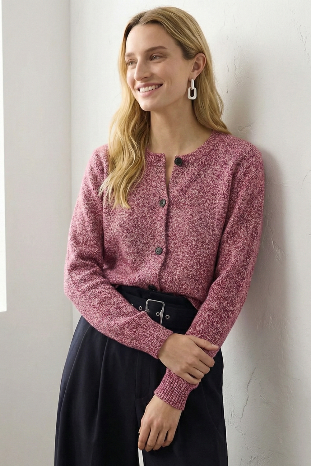 Cardigan Damen rot meliert mit Knopfleiste und Rundhalsausschnitt - 2 - Atelier-Zofia