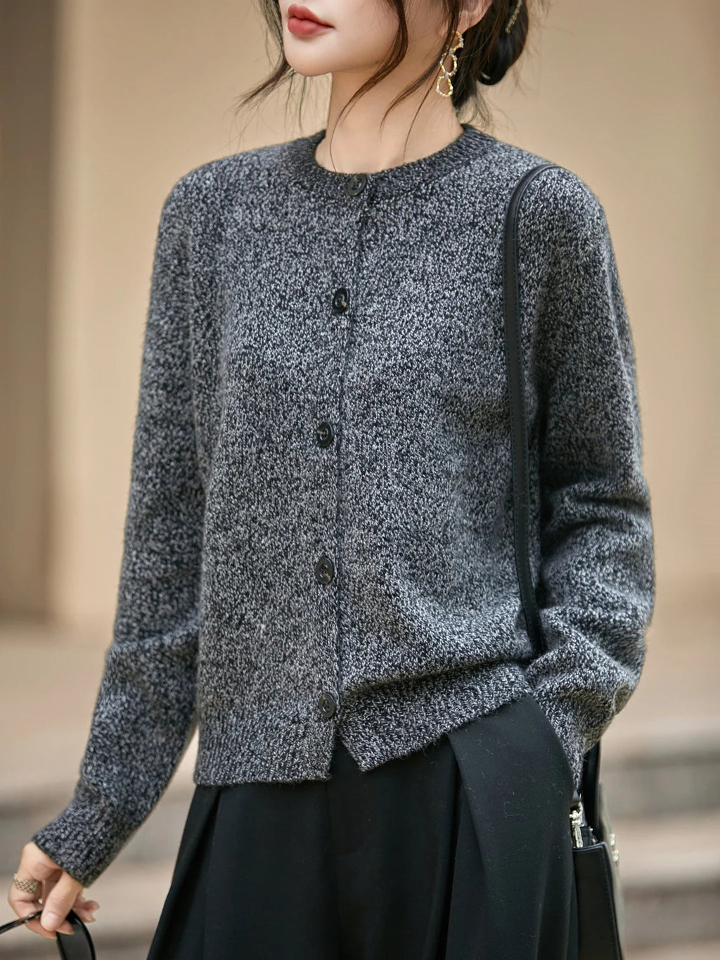 Cardigan Damen rot meliert mit Knopfleiste und Rundhalsausschnitt - 9 - Atelier-Zofia