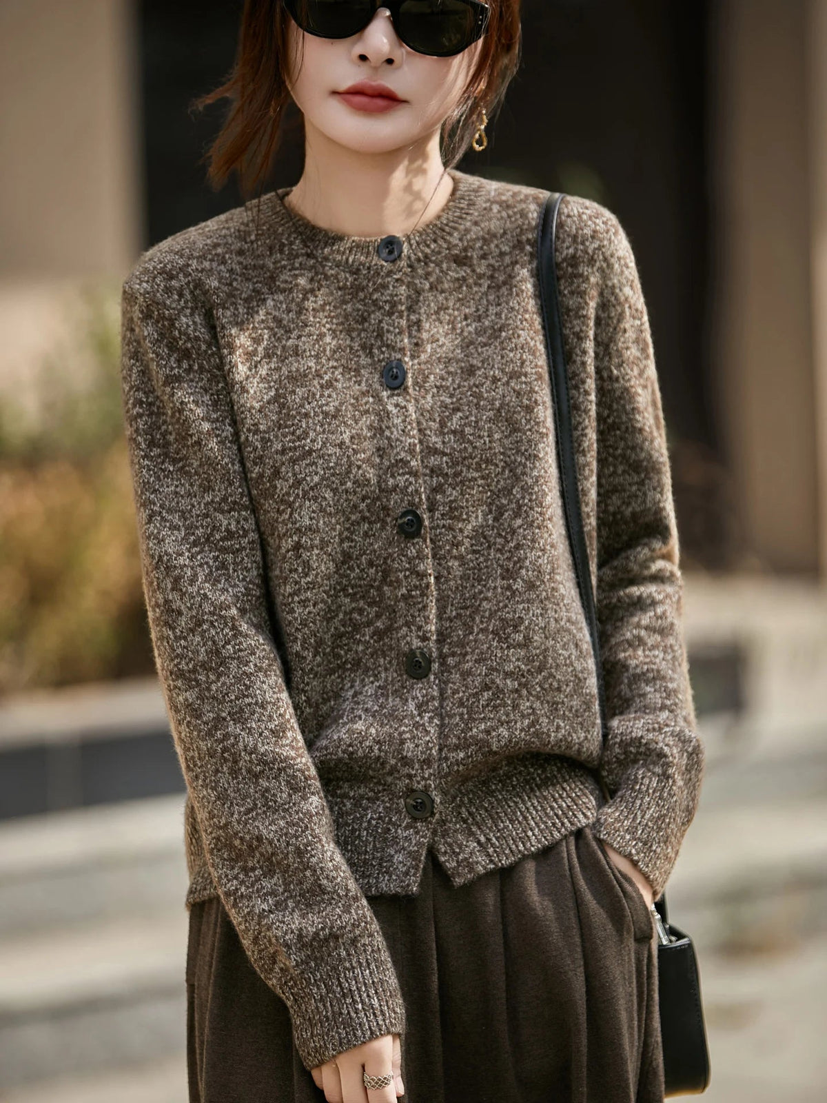 Cardigan Damen rot meliert mit Knopfleiste und Rundhalsausschnitt - 10 - Atelier-Zofia