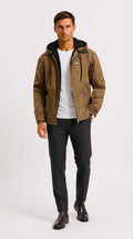 Jacke Herren braun tailliert mit Kapuze und praktischen Taschen - 1 - Atelier-Zofia