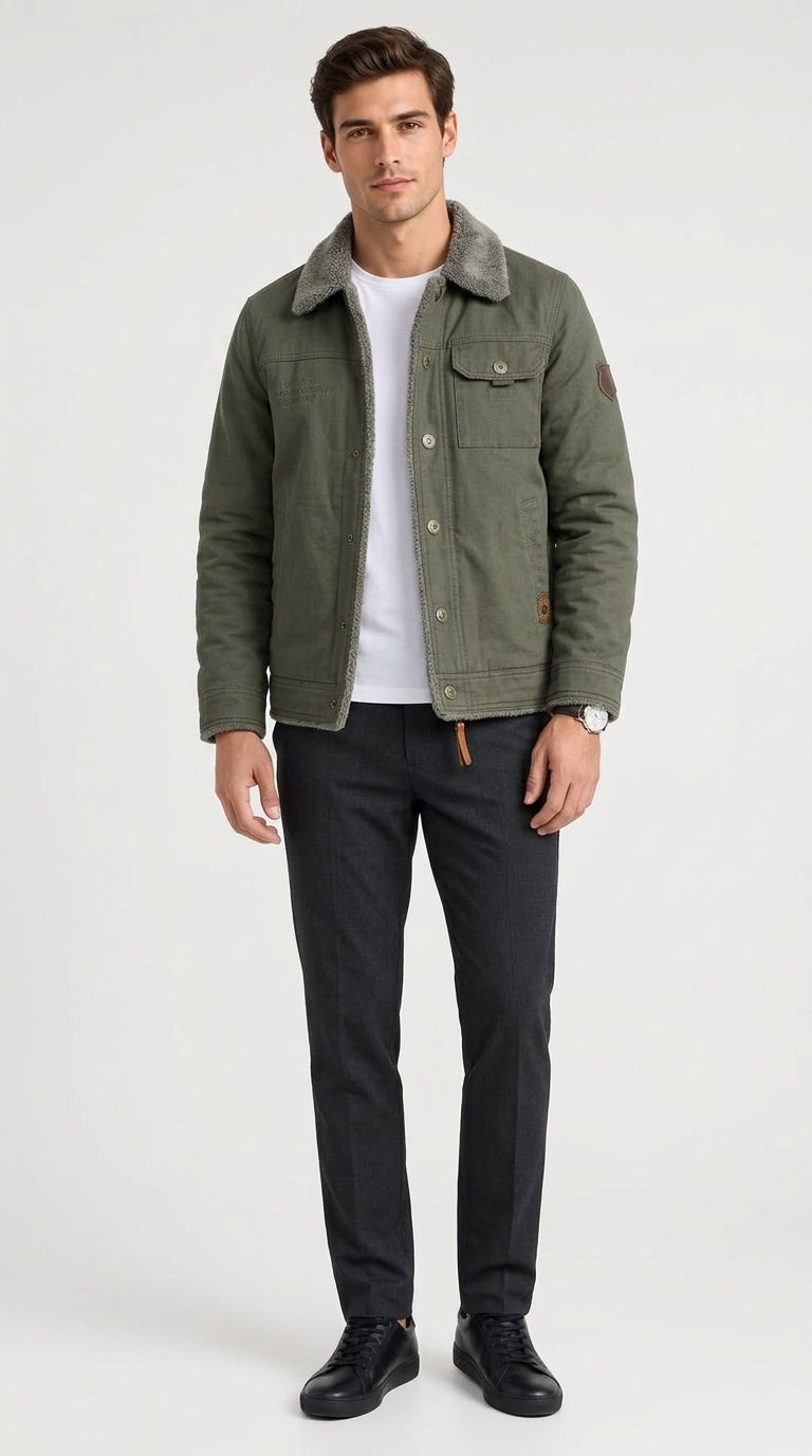 Jacke Herren olivgrün mit Kragen und praktischen Taschen - 1 - Atelier-Zofia