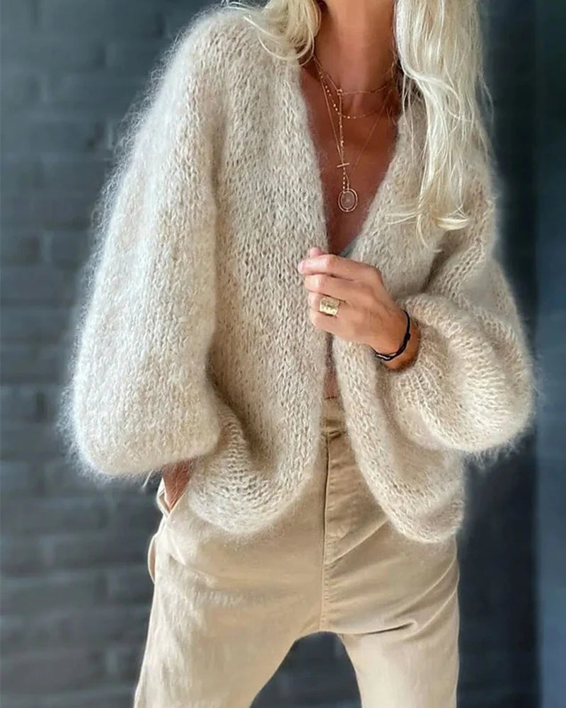 Cardigan Damen creme weit mit V-Ausschnitt und voluminösen Ärmeln - 1 - Atelier-Zofia