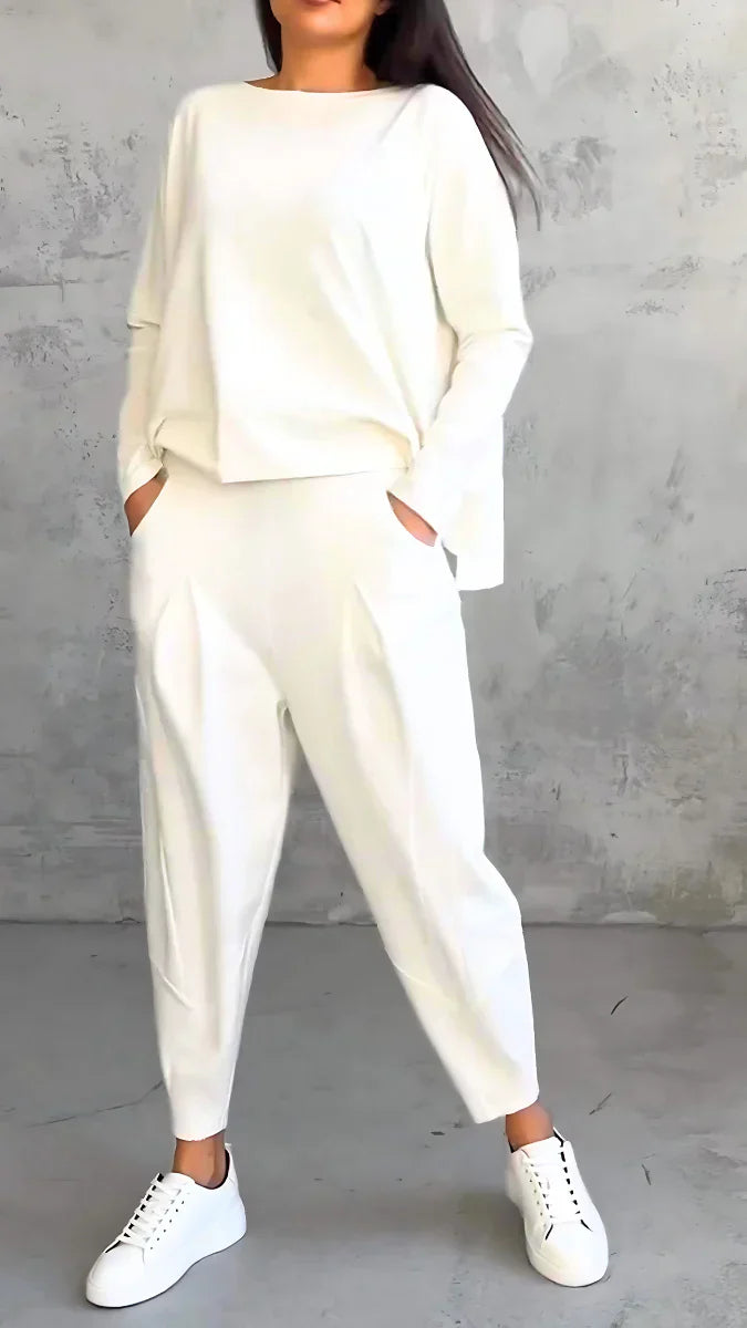 Outfit Damen weiß tailliert mit langen Ärmeln und praktischen Taschen - 1 - Atelier-Zofia
