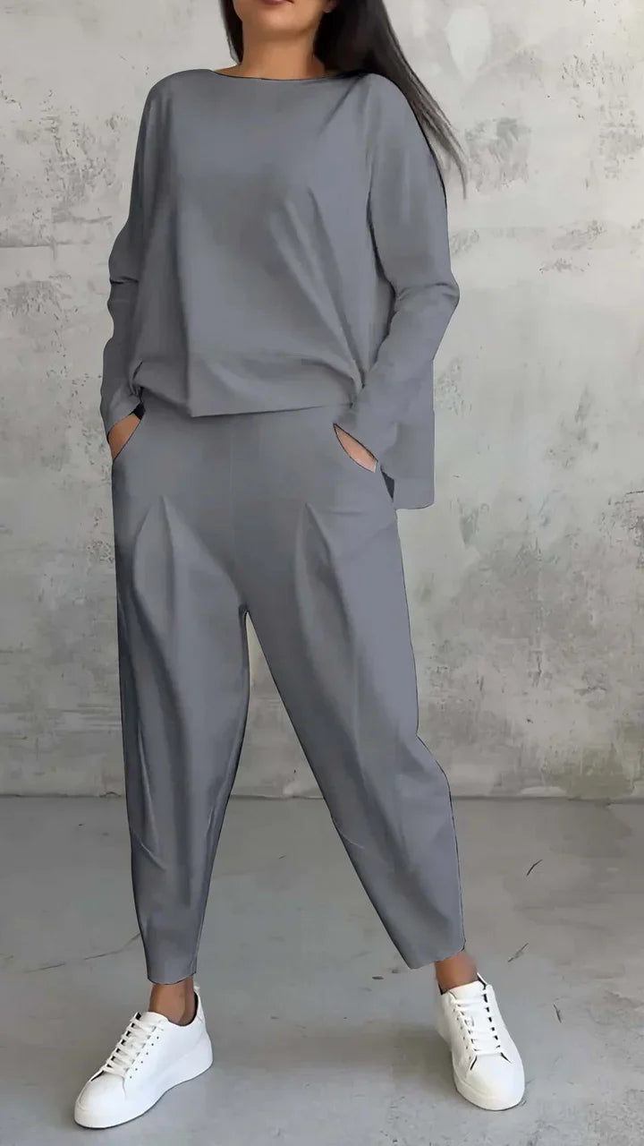 Outfit Damen weiß tailliert mit langen Ärmeln und praktischen Taschen - 2 - Atelier-Zofia
