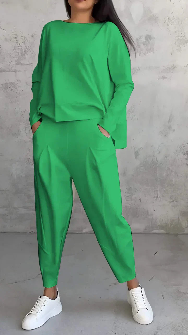 Outfit Damen weiß tailliert mit langen Ärmeln und praktischen Taschen - 4 - Atelier-Zofia
