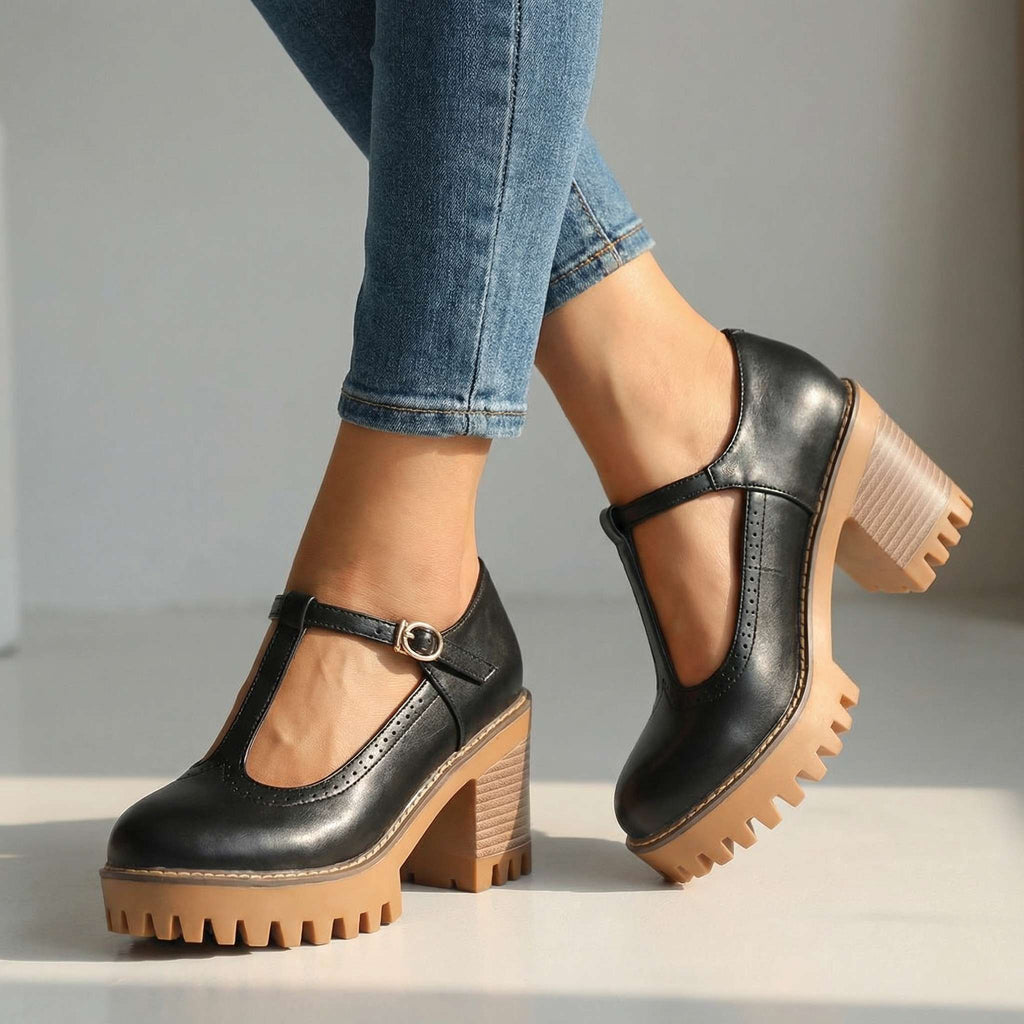 Heels Damen schwarz figurbetont mit T-Strap und Blockabsatz - 1 - Atelier-Zofia