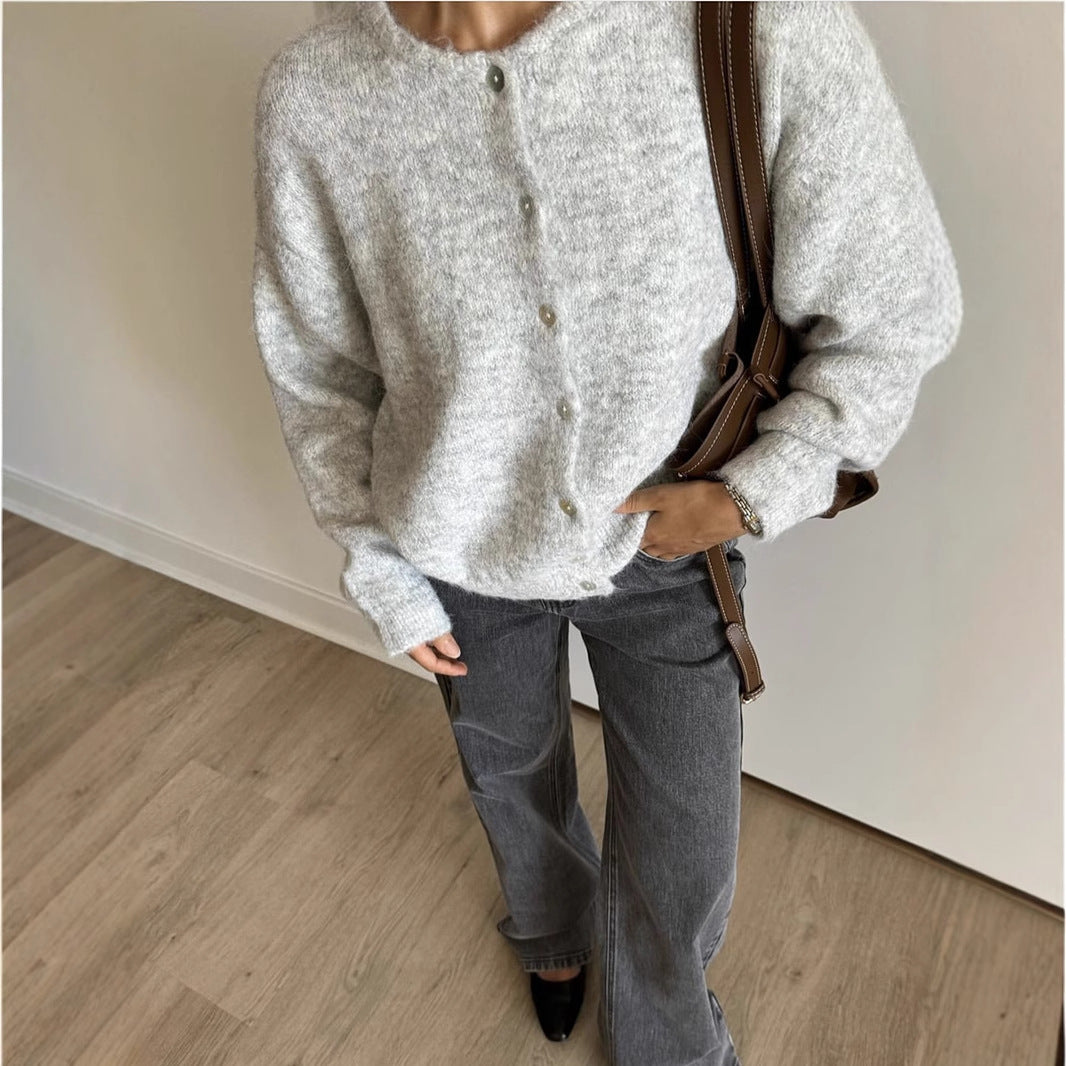 Cardigan Damen grau oversized mit Knopfdetails - 1 - Atelier-Zofia