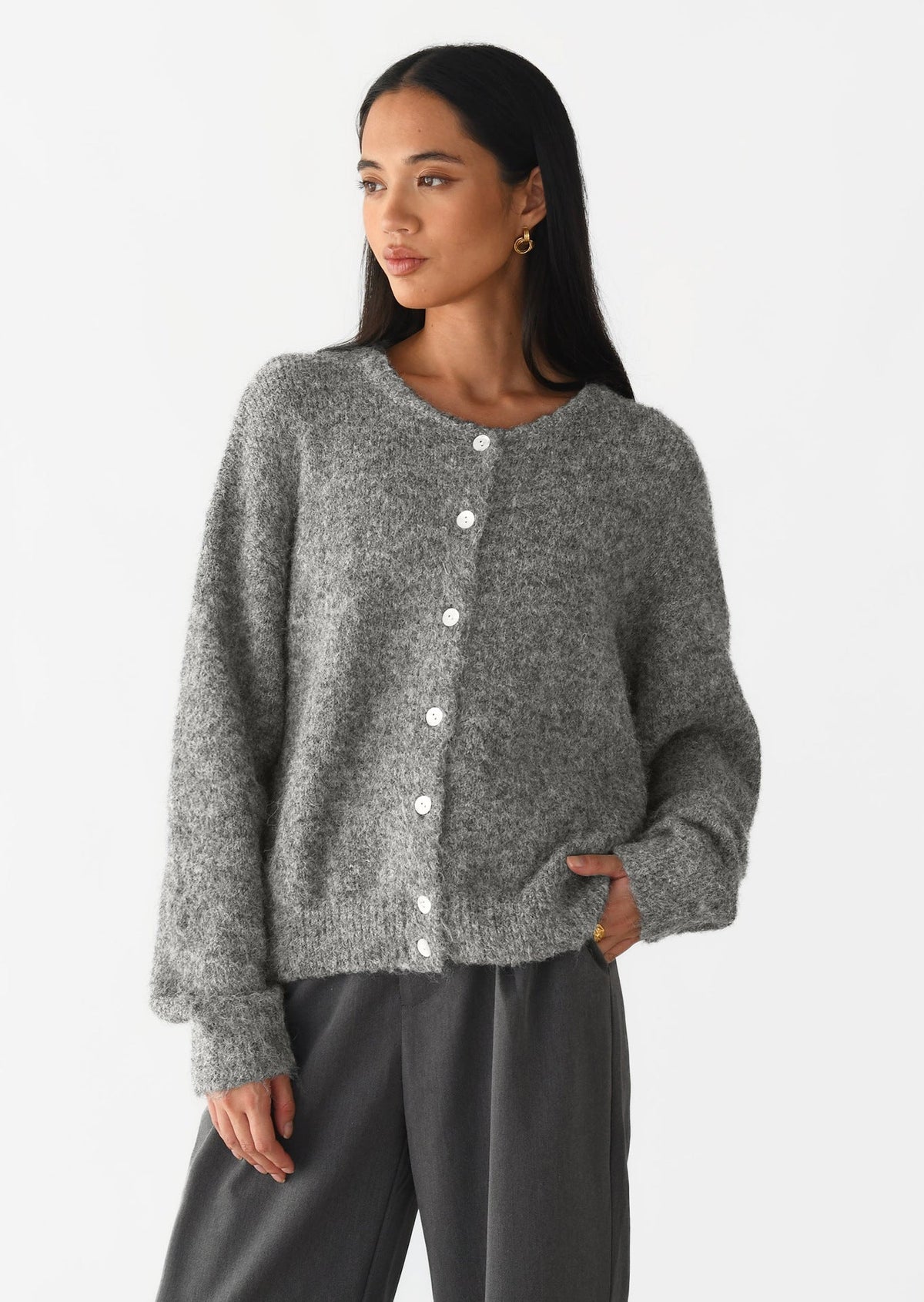 Cardigan Damen grau oversized mit Knopfdetails - 12 - Atelier-Zofia