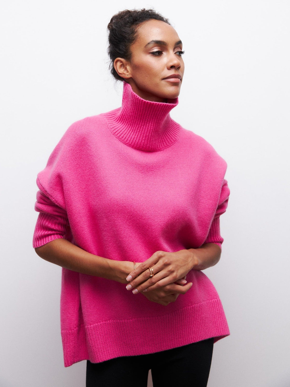 Pullover Damen schwarz oversized mit Stehkragen - 1 - Atelier-Zofia